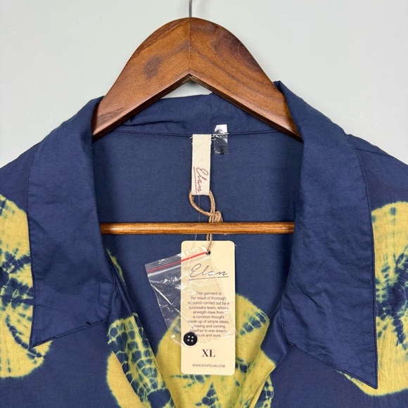 Elan Sand Dollar Button Down in Navy/Yellow - Picture 7 of 8